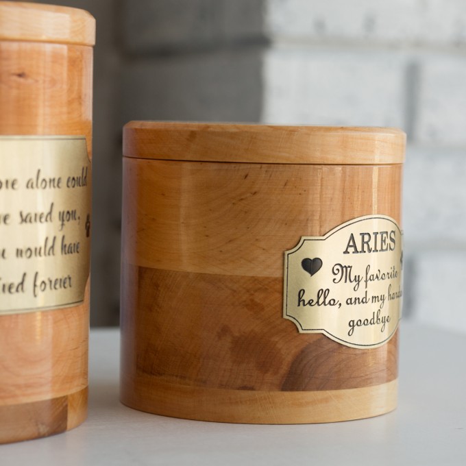 Urn for pets ashes